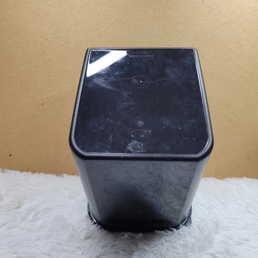 Tupperware Black Potato Smart Container - Picture 3 of 5